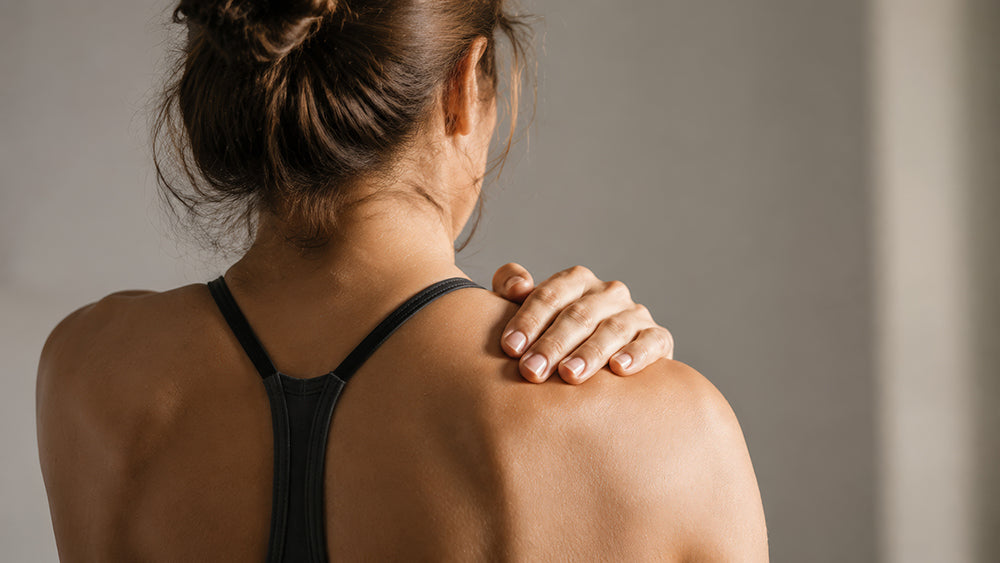 woman with shoulder muscle pain